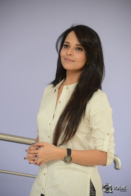 Anasuya-at-Kshanam-Movie-First-Look-Launch